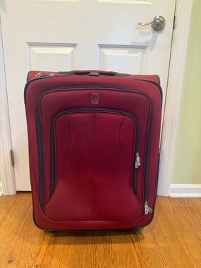 Travelpro Walkabout Expandable Spinner Luggage 25” Checked Bag